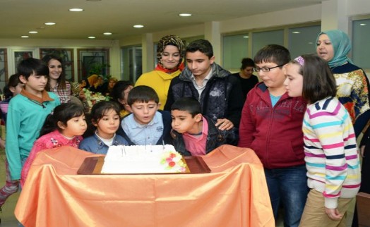 Gönül Elleri Çarşısı`ndan Yetimlerimize Özel Doğum Günü Kutlaması