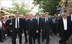 KILIÇDAROĞLU VE MURAT HAZİNEDAR´DAN MALATYALALI ACILI AİLELERE TAZİYE ZİYARETİ