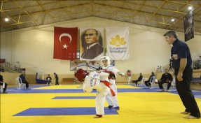 Sporcular Şehit Beyazıt Çeken İçin Yarıştı