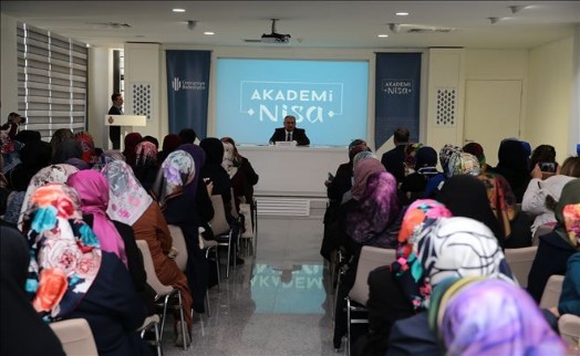 Akademi Nisa ve Akademi Genç´in İlk Dersini Başkan Hasan Can Verdi