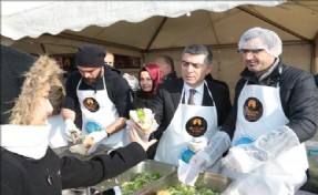 Ümraniye Belediyesi Tarafından Organize Edilen 4. Geleneksel Hamsi ve Kültür Festivali´nde Tonlarca Hamsi Dağıtıldı