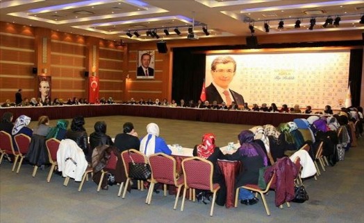 AK PARTİ İSTANBUL İL KADIN KOLLARI İSTİŞARE TOPLANTISINDA BULUŞTU