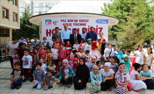 ÇEKMEKÖY´DE YAZ KUR´AN KURSLARI´NDA 300 ÖĞRENCİYE 300 ÖDÜL