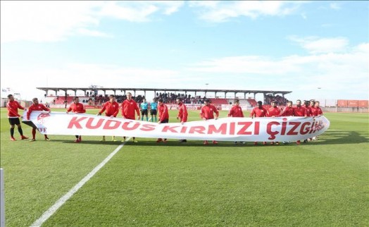 Ümraniyespor Maçında Futbolcular Kudüs İçin Tek Yürek Oldu