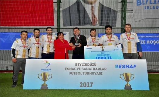 BEYLİKDÜZÜ ESNAF VE SANATKARLAR FUTBOL TURNUVASI FİNALİ GERÇEKLEŞTİ