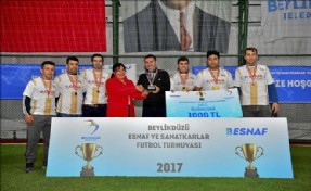 BEYLİKDÜZÜ ESNAF VE SANATKARLAR FUTBOL TURNUVASI FİNALİ GERÇEKLEŞTİ