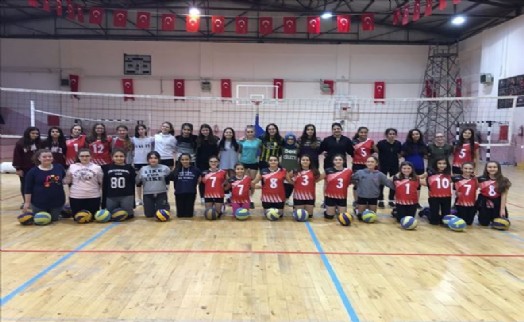 Çatalcalı Çocuklardan Voleybol Kursuna Büyük İlgi