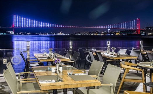 Çengelköy´ün Boğaz´a Açılan Lezzet Mekanı 'Beyaz Bosphorus'