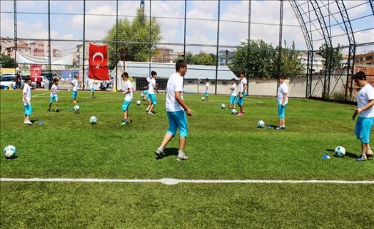 KÜÇÜKÇEKMECE BELEDİYESİ YAZ SPOR OKULLARI EĞİTİME BAŞLADI