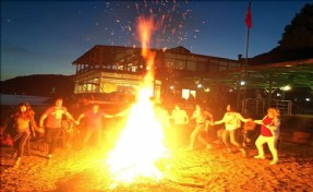 Kaz Dağları´nın Eteğinde Kamp Ateşi