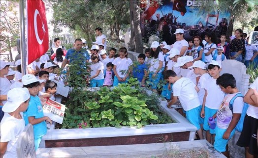 ÖĞRENCİLER 15 TEMMUZ ŞEHİTLERİNİ UNUTMADI