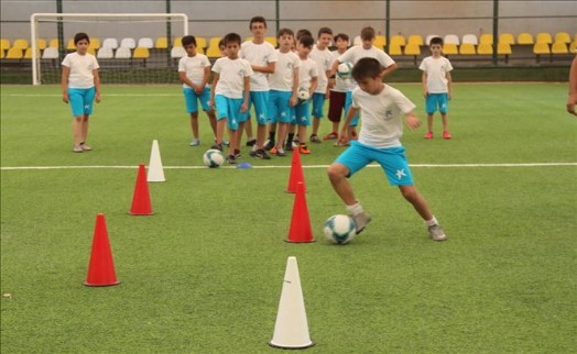 KÜÇÜKÇEKMECE YAZ SPOR OKULLARI FUTBOL BRANŞINA BÜYÜK İLGİ