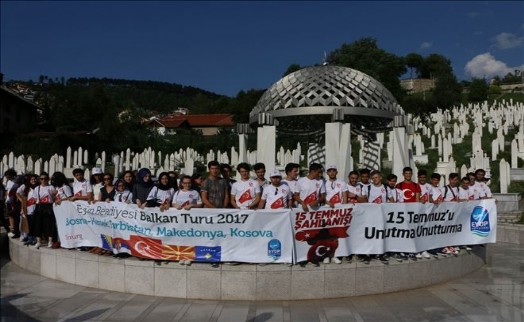 Eyüplü Gençler Bosna´da ?15 Temmuz? Ve 'Srebrenitsa' İçin Yürüdü