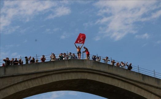 Mostar Köprüsü´nde ?15 Temmuz´u Unutma, Unutturma? Pankartı Açıldı