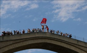 Mostar Köprüsü´nde ?15 Temmuz´u Unutma, Unutturma? Pankartı Açıldı