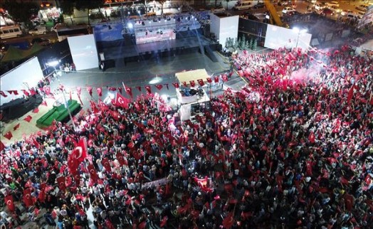 Şehitler Anıtı´nın Açılışı Bağcılar´da Canlı İzletildi