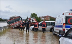 ´SEL ALARMINDA´ SİLİVRİ´DE BELEDİYE EKİPLERİ GÖREV BAŞINDA