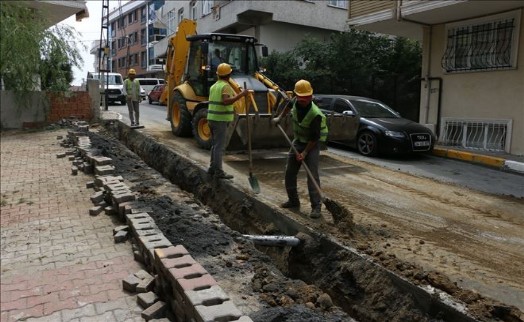 Eyüp´te Elektrik Direkleri Ve Hatları Yenileniyor