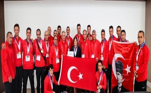 LOS ANGELES BAŞKONSOLUSUMUZ DÜNYA ŞAMPİYONU İSTANBUL İTFAİYESİ İLE BULUŞTU