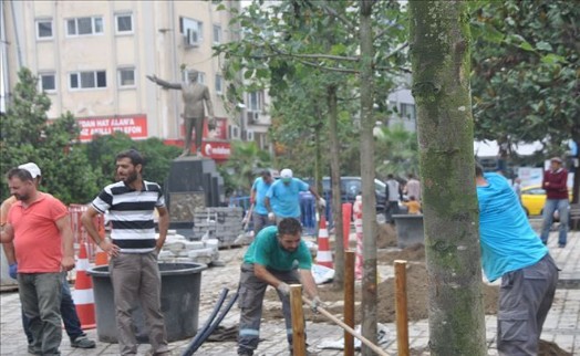 Ağaçlar Gaziosmanpaşa Meydanına Yağmur Bereketiyle Geldi