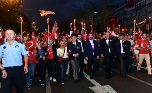 BEŞİKTAŞ FENER ALAYI YÜRÜYÜŞÜ İLE AYDINLANDI!