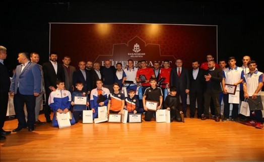 Başakşehir´de Ata Sporu Güreşin Yıldızlarına Ödül Yağmuru