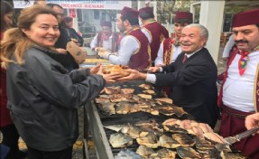 ÖĞRETMENLER BALIK EKMEK YEDİ, HALAY ÇEKTİ