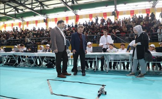 Robotik Kodlama ve Yazılım Eğitimi Alan Öğrenciler Projelerini Sergiledi