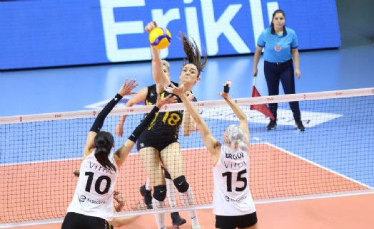 VAKIFBANK DERBİ ZAFERİYLE LİDER