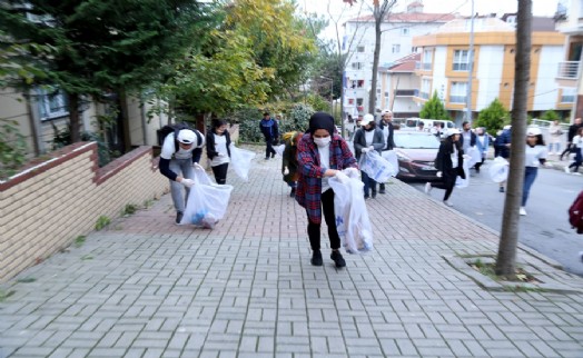 TOPLUM GÖNÜLLÜSÜ 80 GENÇ, KÜÇÜKÇEKMECE’DE ATIK TOPLADI