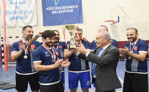 KÜÇÜKÇEKMECE VOLEYBOL TURNUVASI ŞAMPİYONU BELLİ OLDU