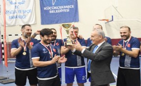 KÜÇÜKÇEKMECE VOLEYBOL TURNUVASI ŞAMPİYONU BELLİ OLDU