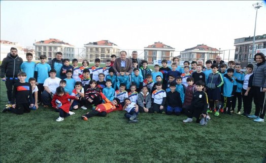 ÇALIK, BEYLİKDÜZÜSPOR´UN ŞAMPİYONLUĞUNU SPORCULARIYLA KUTLADI