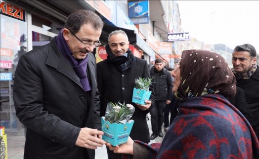 BAŞKAN ADAYI KÖKEN´DEN ESENTEPE VE SAKARYA MAHALLESİ´NDE SEVGİ YÜRÜYÜŞÜ