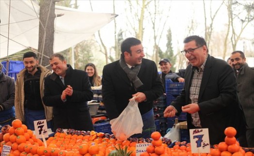 AKPOLAT, PAZARCI ÖNLÜĞÜ GİYİP SATIŞ YAPTI