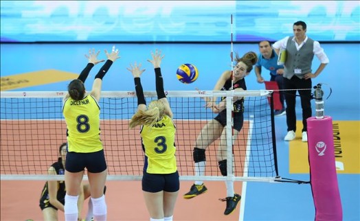 VAKIFBANK SULTANLAR LİGİ´NDE FİNALE ADINI YAZDIRDI