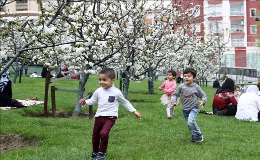 BAĞCILAR´DA BAHAR NOSTALJİ BAHÇELERİNDE KARŞILANDI