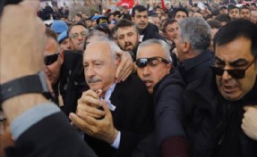 CHP LİDERİ KILIÇDAROĞLU´NA ŞEHİT CENAZESİNDE SALDIRI