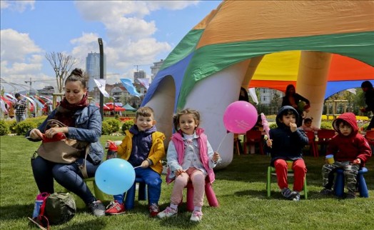 MALTEPE CUMHURİYET PARKI´NDA 23 NİSAN COŞKUSU