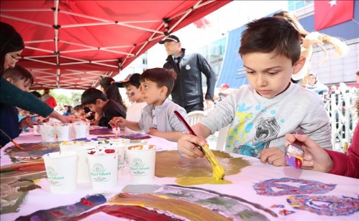 GAZİOSMANPAŞA´DA ÇOCUK ŞENLİĞİ RENKLİ GÖRÜNTÜLERE SAHNE OLDU