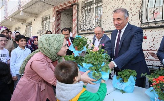 SULTANGAZİ BELEDİYESİ AĞAÇLANDIRMA ÇALIŞMALARINA HIZ VERDİ