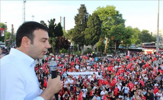 BEŞİKTAŞ´TA 100.YIL YÜRÜYÜŞÜNDE HALK TEK YÜREK OLDU