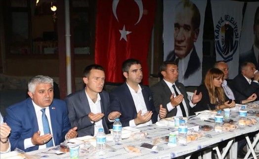 İYİ PARTİ KARTAL İFTARINA YOĞUN KATILIM