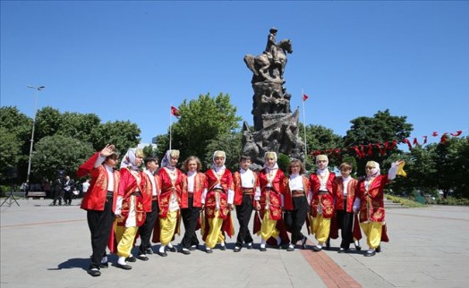 İSTANBUL´UN FETHİ BAYRAMPAŞA´DA COŞKUYLA KUTLANDI