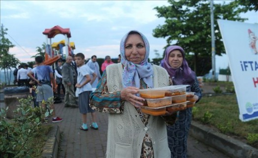 SARIYER´DE YAĞMUR PAYLAŞMAYA ENGEL OLAMADI