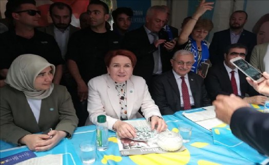 MERAL AKŞENER´E ATAŞEHİR´DE YOĞUN İLGİ