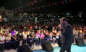 KÜÇÜKÇEKMECE´DE HÜSEYİN TURAN İLE TÜRKÜ DOLU GECE