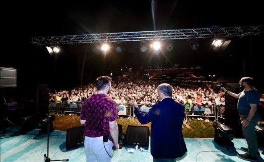 ÜSKÜDAR MİLLET BAHÇESİ´NDE İLK KONSER COŞKUSU