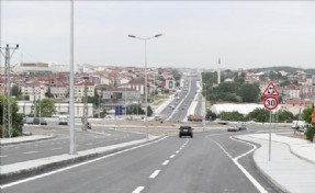 ARNAVUTKÖY´DE KARLIBAYIR VE HARAÇÇI YOLU ARAÇ TRAFİĞİNE AÇILDI