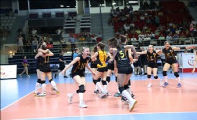 VAKIFBANK GENÇ TAKIMI ÜST ÜSTE ÜÇÜNCÜ KEZ TÜRKİYE ŞAMPİYONU